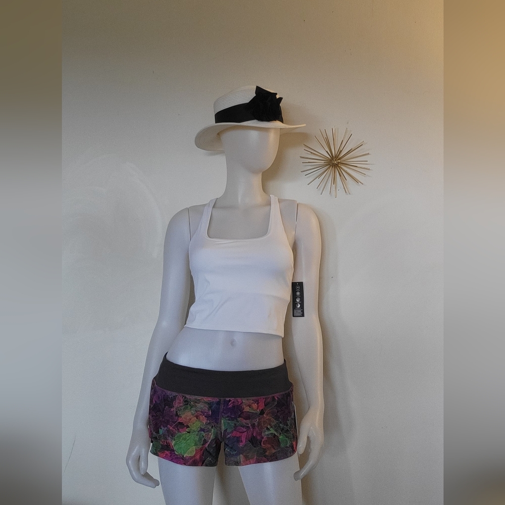LULULEMON SHORT 2.5 LINED SIZE 8